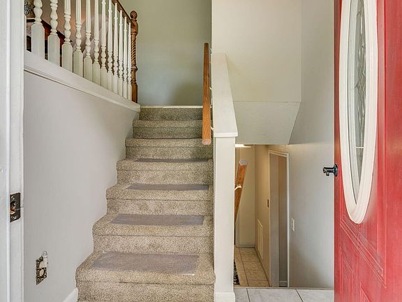 4th image of 258 Overhill Dr