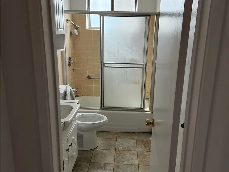 1525 E 2nd St #6 — Photo 20
