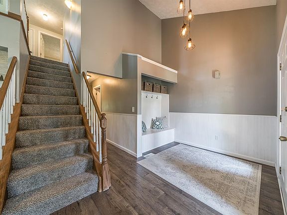4th image of 8156 Clearbrook Dr
