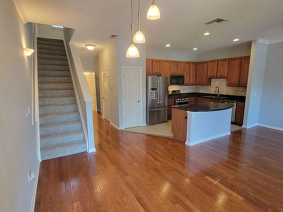 5th image of 536 Jasmine Way #1