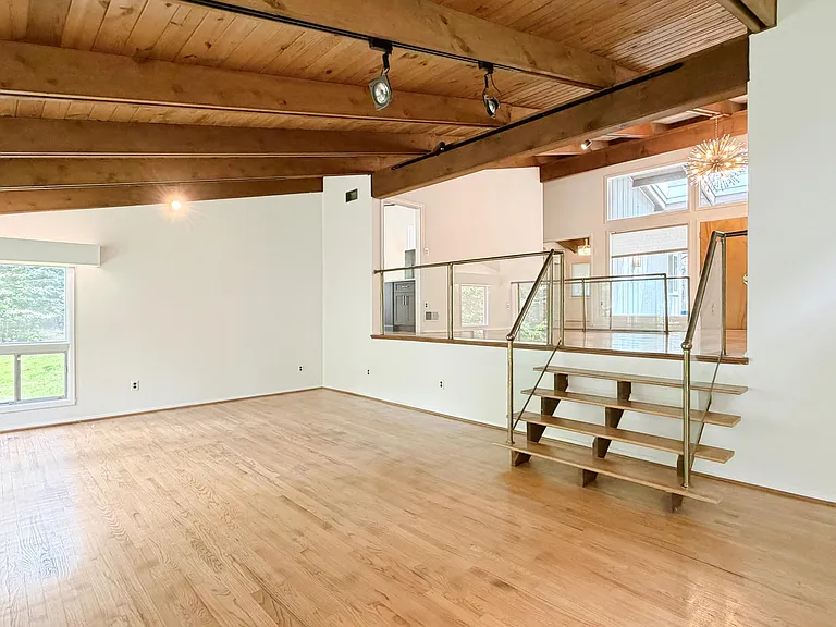 10611 Allenwood Ln — Photo 9