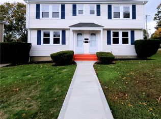 13 Shangri La Ln, Middletown, RI 02842