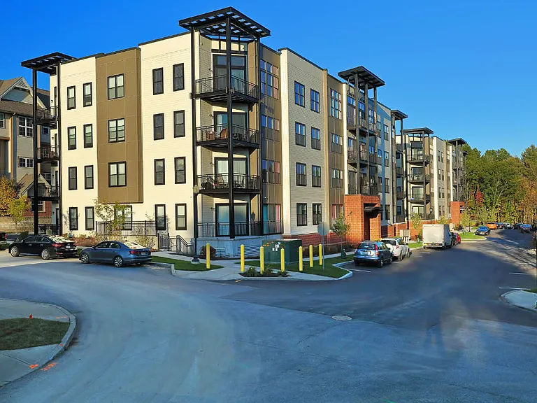 Excelsior Park Apartments — Photo 7