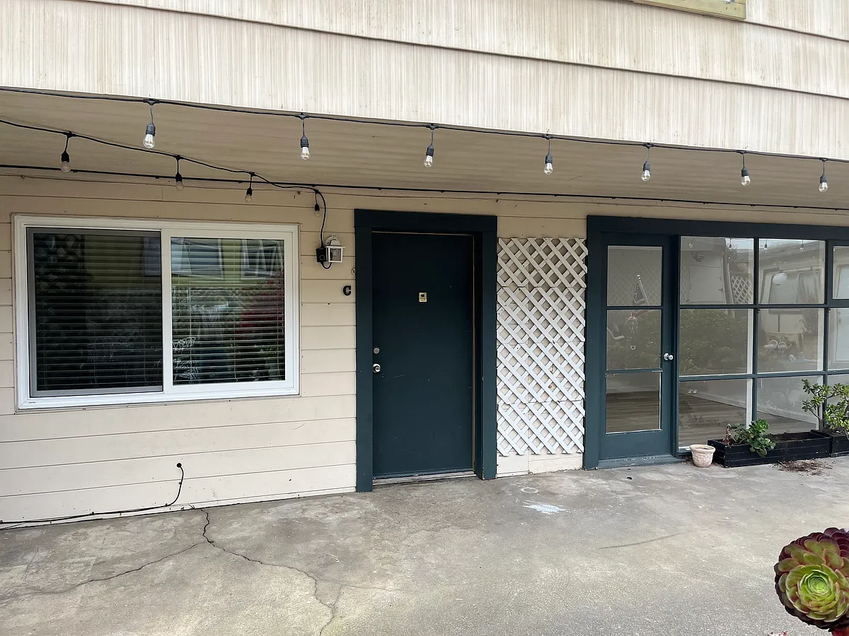 Building Photo - 210 Seventeen Mile Dr #C