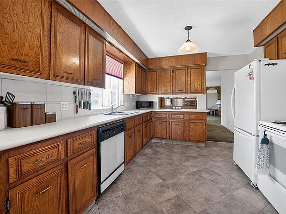 3rd image of 224 Cilaire Dr