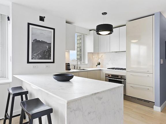 3rd image of 322 W 57th St APT 40H