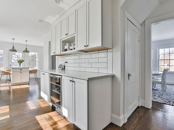 3rd image of 1185 Brook Rd