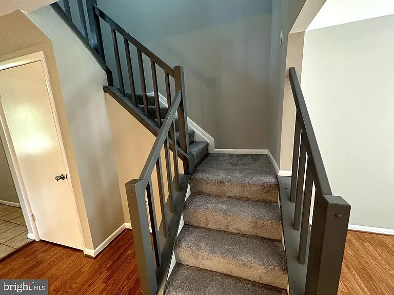8121 Fenwick Ct — Photo 15