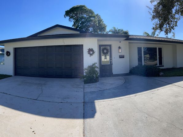 2012 Tanglewood Dr NE