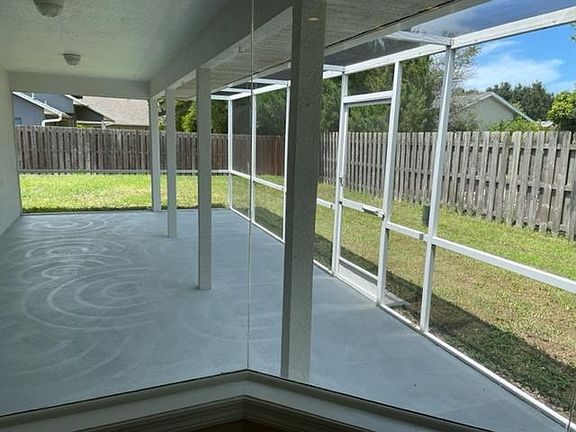 4th image of 733 Flora Linda Dr