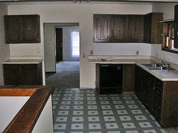 3rd image of 908 Gypsum Ave