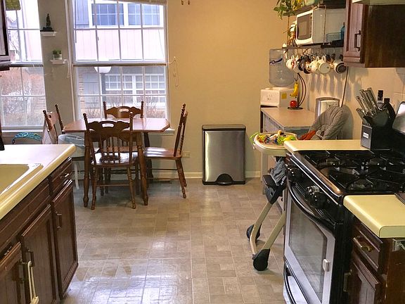 4th image of 305 Plumwood Ln