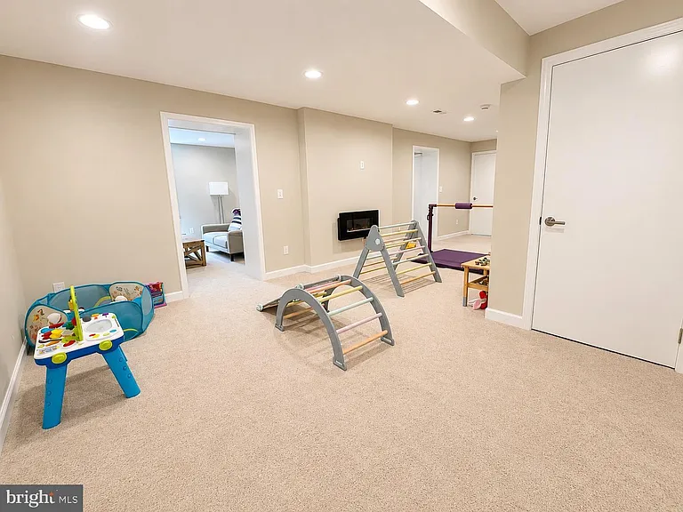 7327 Yates Ct — Photo 23