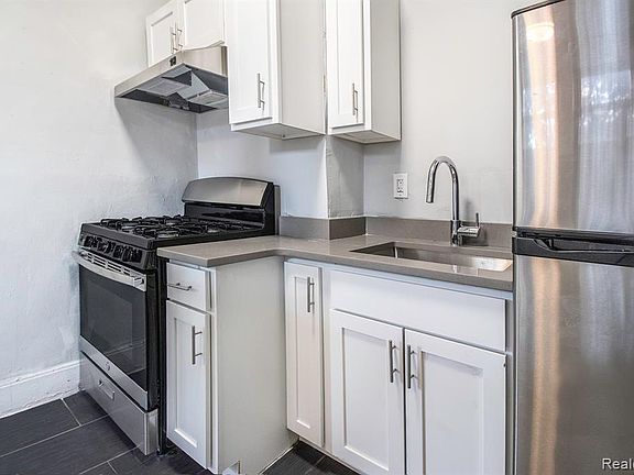 5th image of 651 Hancock Ave #108