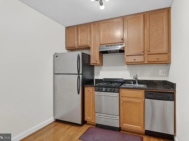 1820 Swann St NW #4 — Photo 3