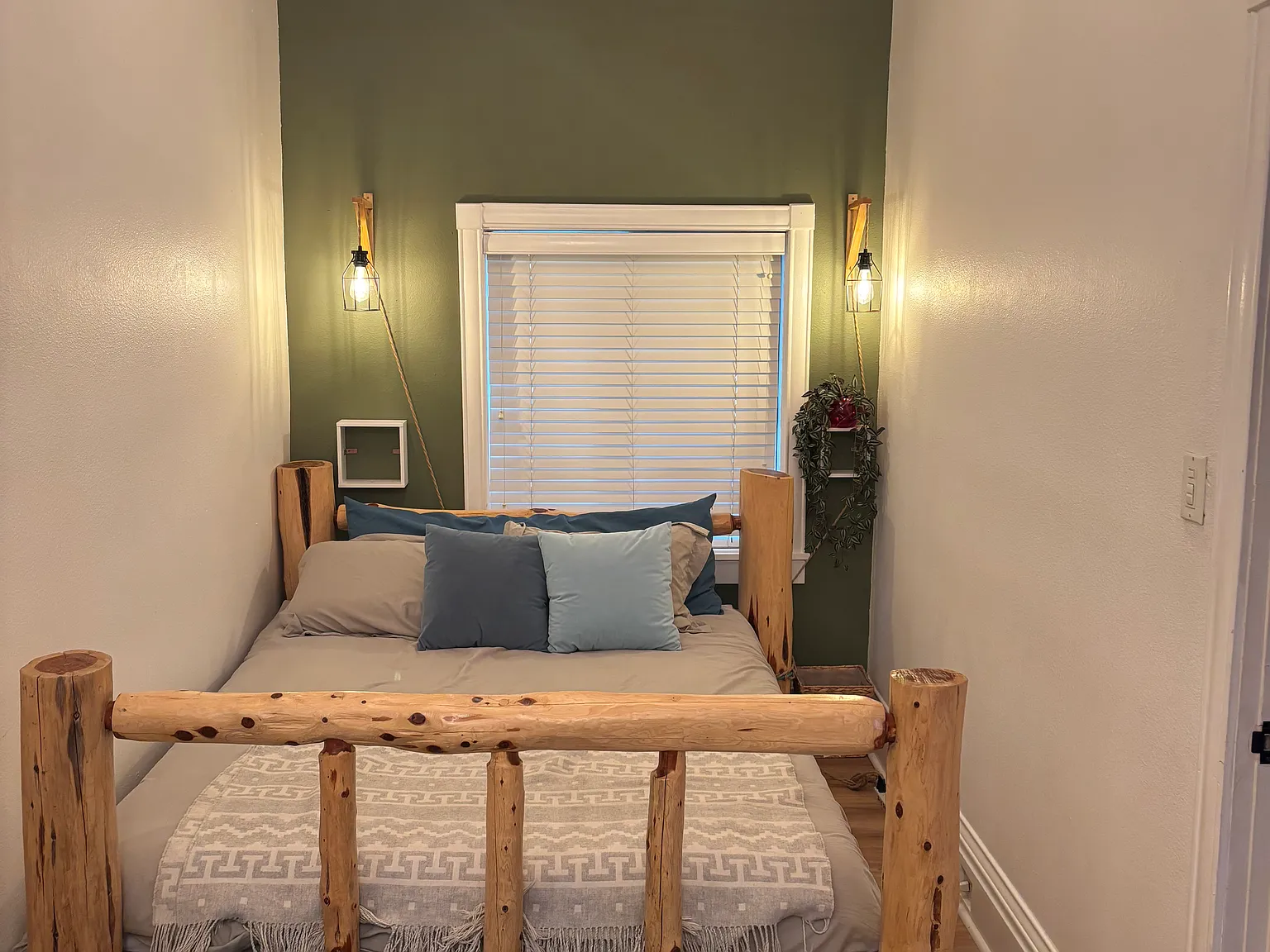 2445 Stout St — Photo 2