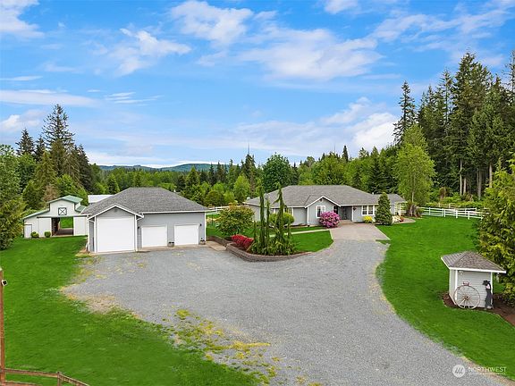4th image of 909 169th Avenue SE