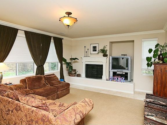 Huge Family Room off Kitchen