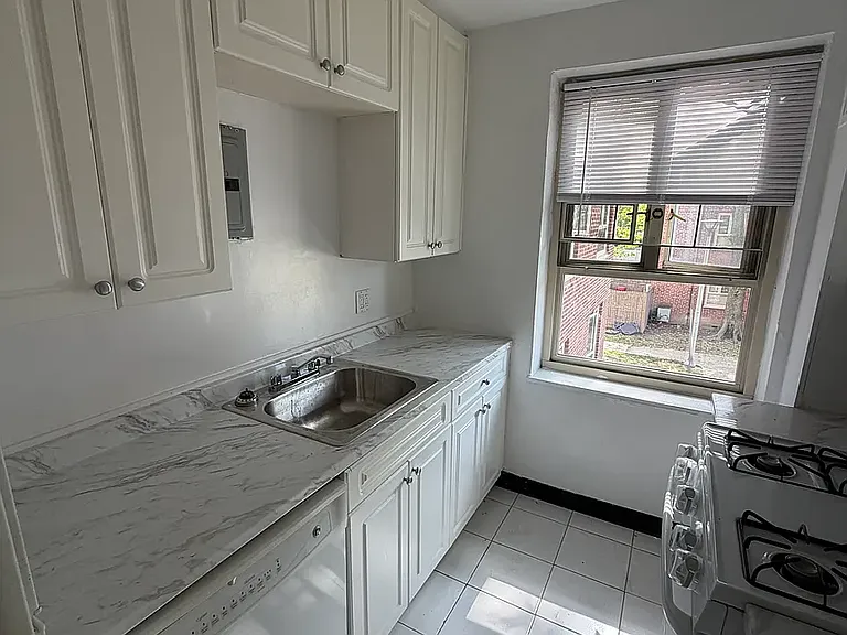 69-02B 186th Ln #2A — Photo 2