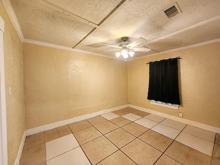 2222 Hogg St — Photo 7
