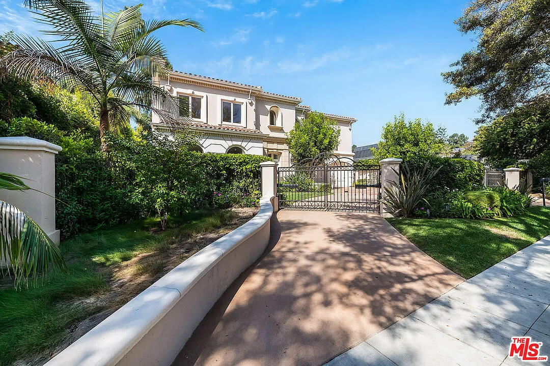 5 bed, 6.5 bath, 8262 sqft, $65,000 — Photo 3