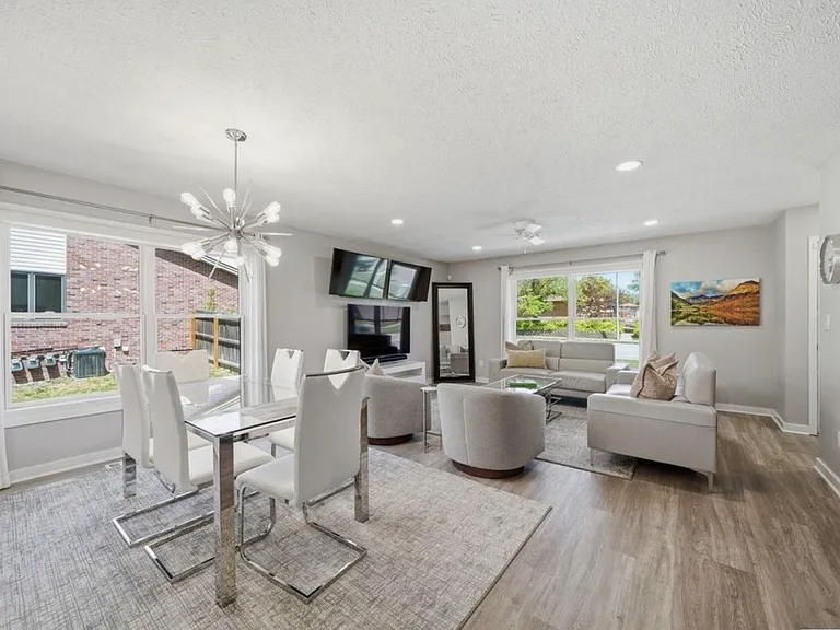 920 Carriage Way #12 — Photo 11