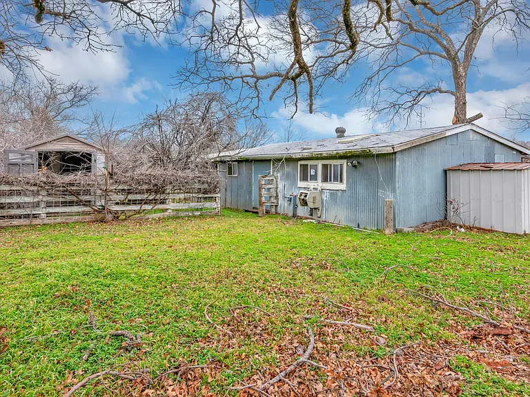 410 Shady Ln — Photo 30