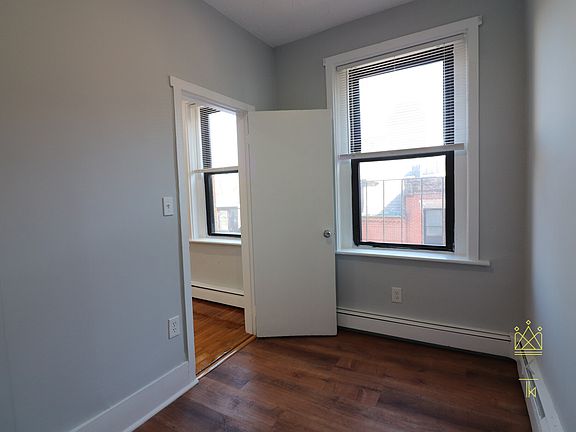 4th image of 39 Irving St APT 3