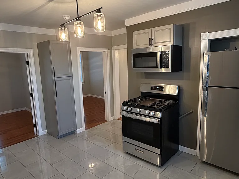 128 Flint St #3 — Photo 6