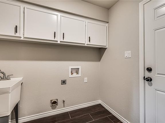 5th image of 400 Doubletree Dr