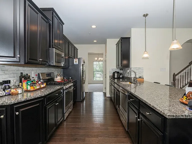 1415 Village Green Way — Photo 6