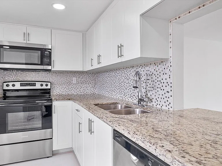 1302 NE 191st St #323A — Photo 13