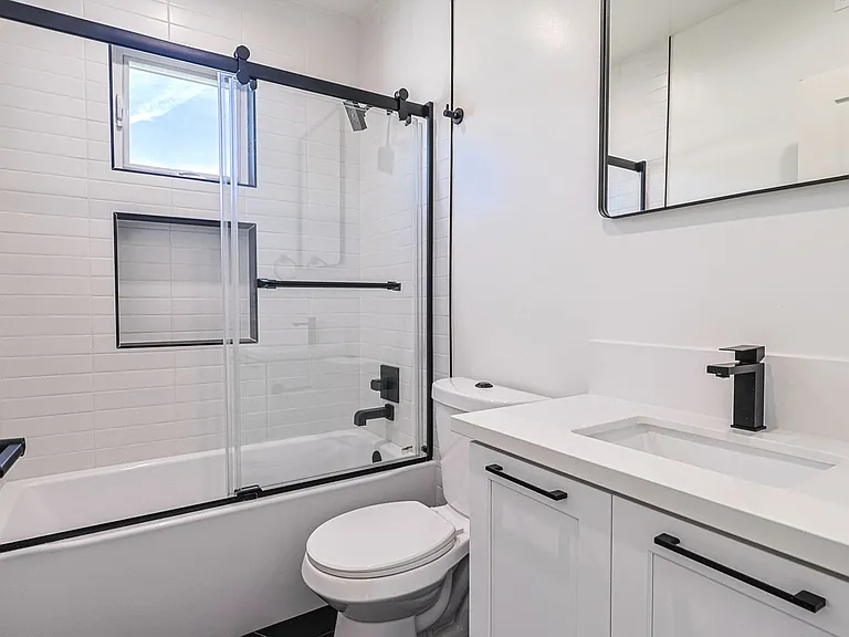 1227 N June St — Photo 16