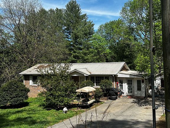 5th image of 460 Dogwood Cir