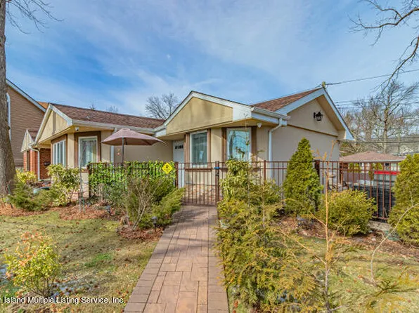 133 Saint Stephens Pl, Staten Island, NY 10306