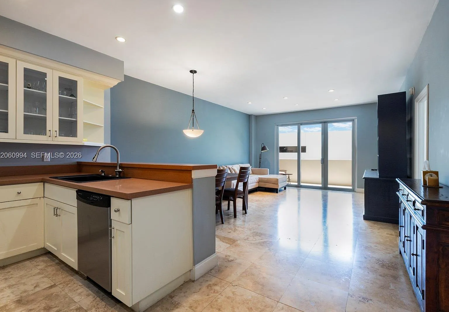 Island Terrace Condo — Photo 1