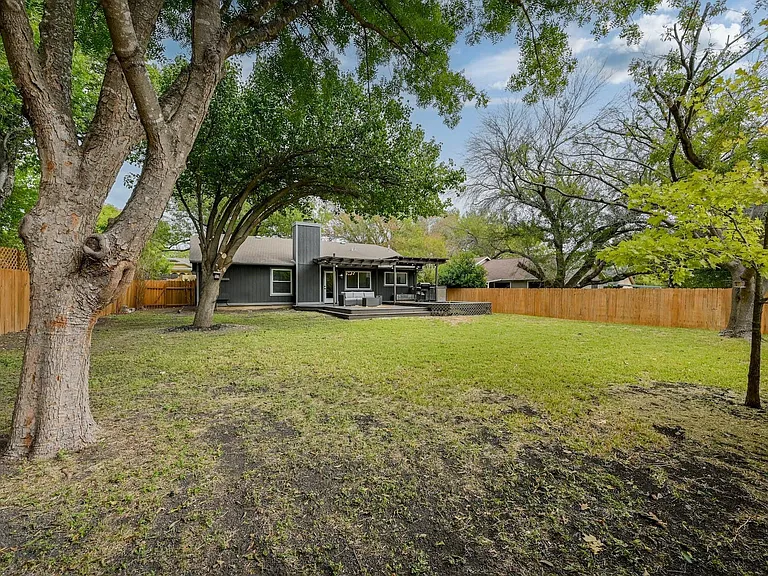 1807 Krizan Ave — Photo 35