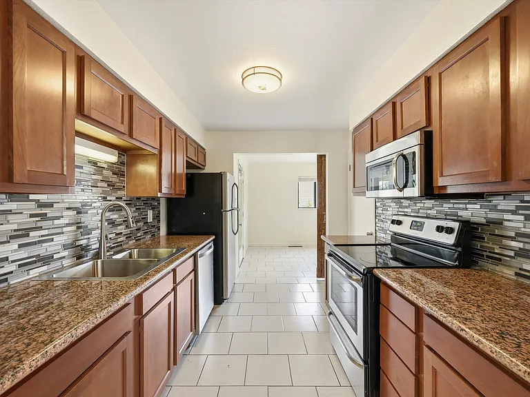 2209 Ironton St — Photo 4