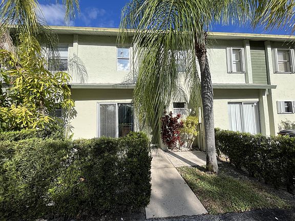 2nd image of 843 Crystal Lake Dr #807