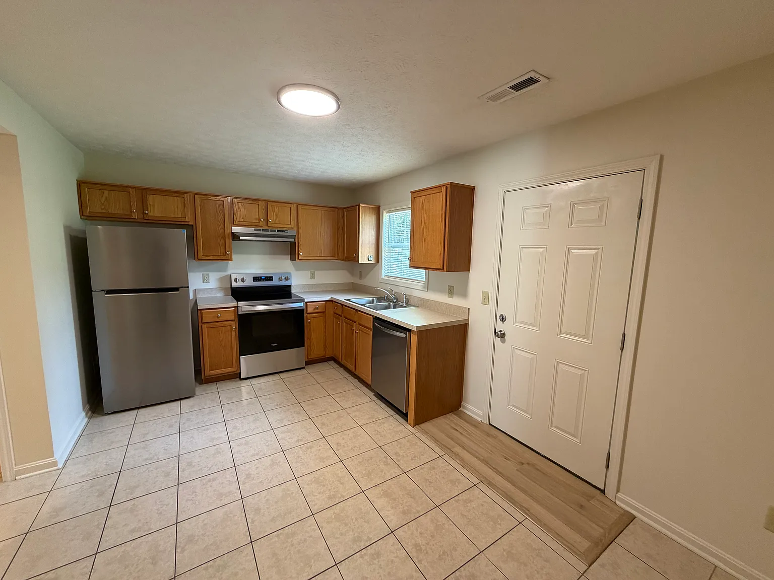 2 bed, 1.5 bath, 1000 sqft, $1,250 — Photo 4