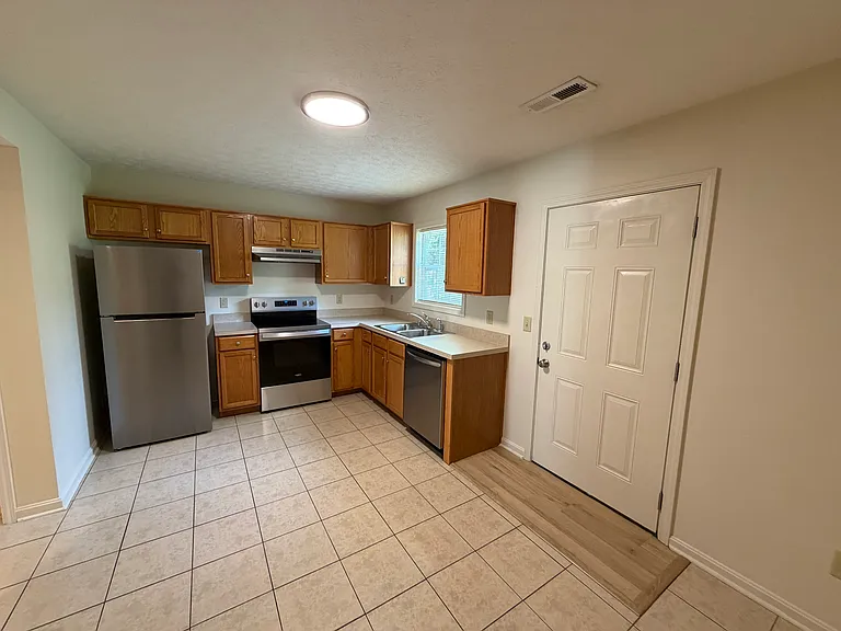 7024 Autumn Dr #7024 — Photo 2