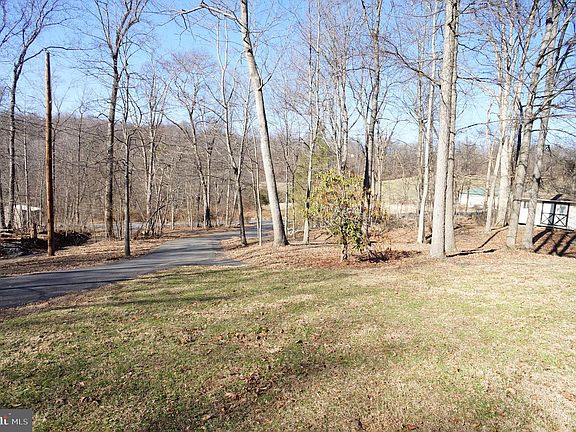 5th image of 573 Polecat Rd