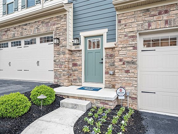 2nd image of 1001 Saint Andrews Ct
