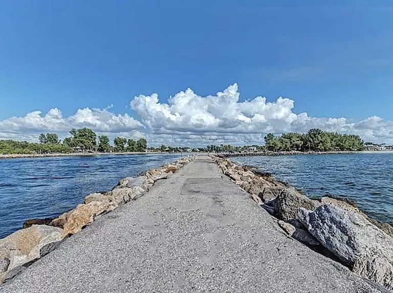 Conveniently located close to the Jetty, shopping, dinning, healthcare, beaches and Venice downtown.