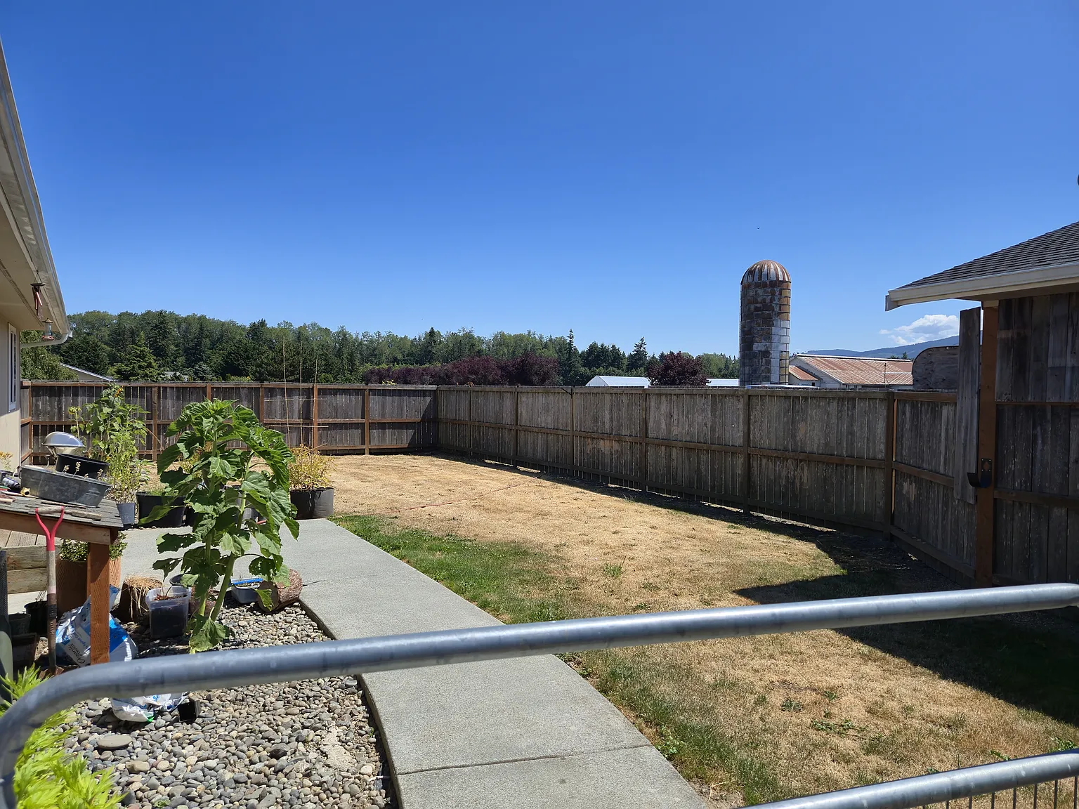 592 Heath Rd photo 1