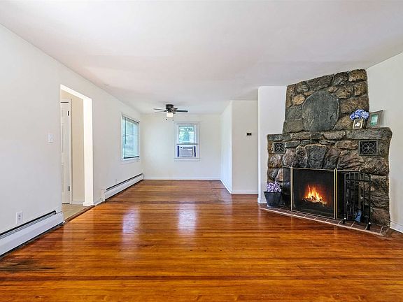 4th image of 542 Lake Shore Dr