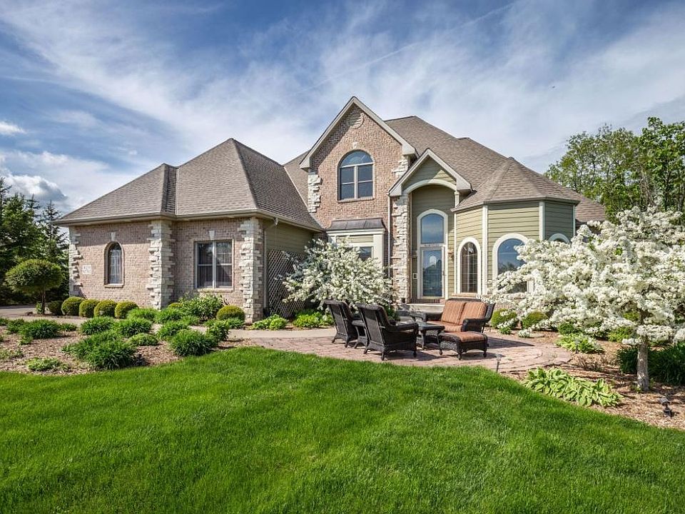 W239N7762 Majestic Pl, Sussex, WI 53089 | Zillow