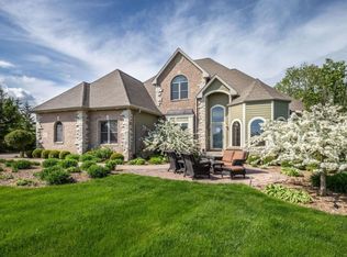 W239N7762 Majestic Pl, Sussex, WI