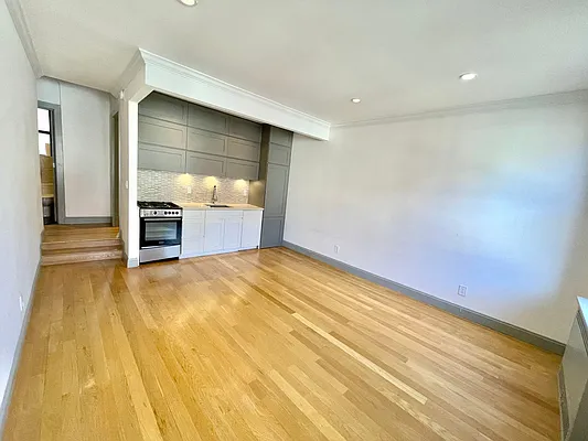 Rented by Vertical Real Estate LLC | media 7