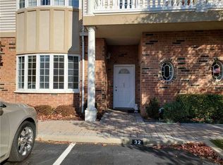 25 Sarah Ct, Amityville, NY 11701